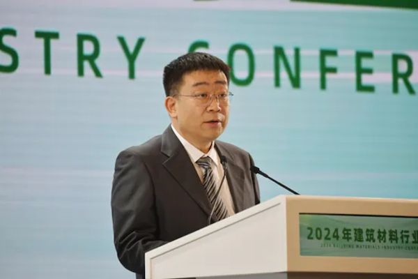 03国家发展和改革委产业发展司副司长霍福鹏.png